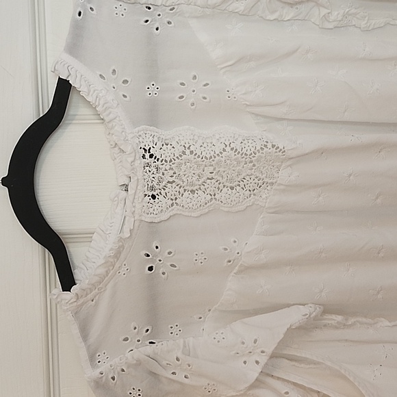 Torrid Size 3 White Flowy Blouse - Picture 2 of 5